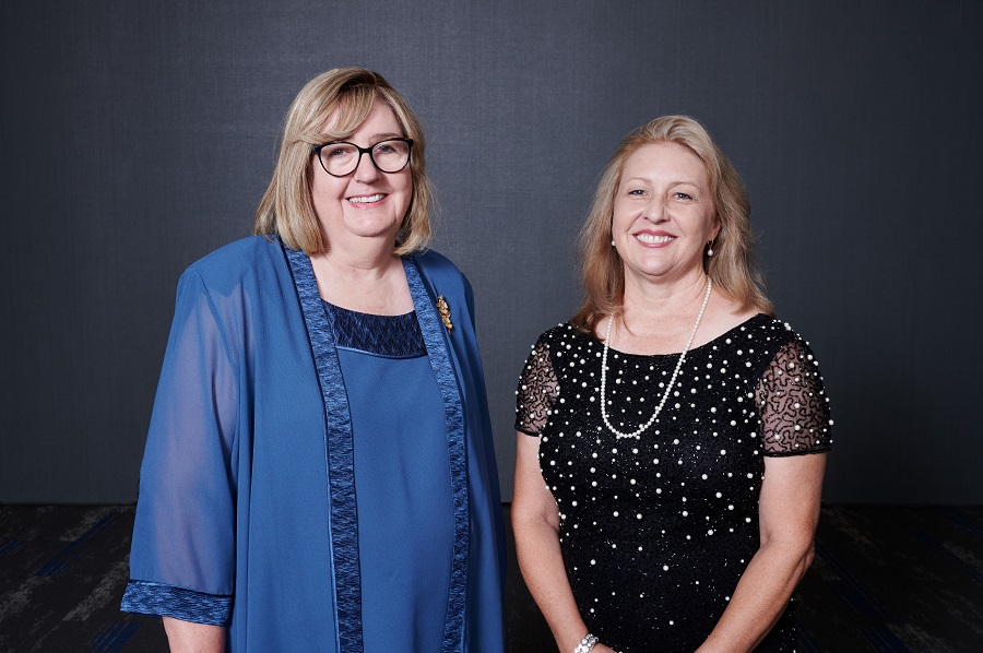 Pam Zelbst, Julie Combs